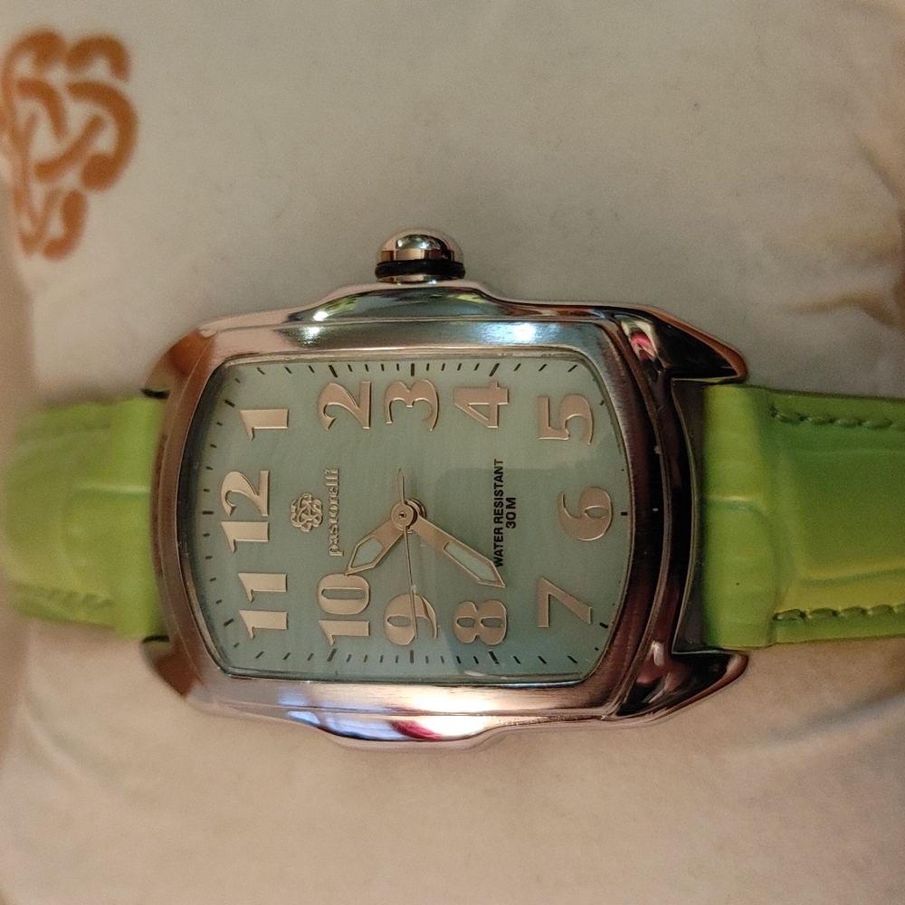 Watch - Picture 2 of 4